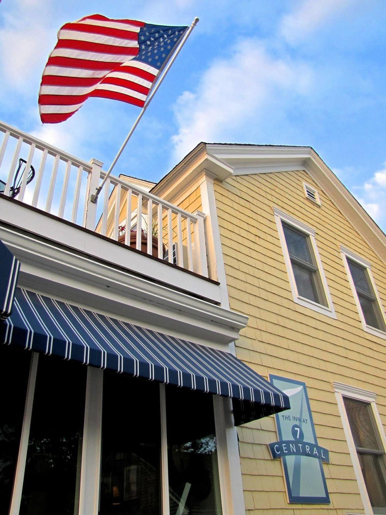 Inn At 7 Central Provincetown Exterior photo